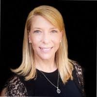 Kelly Kirchner's Instagram, Twitter & Facebook