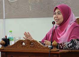 Alhamdulillah dari hari ke sehari, satu demi satu ahli agama yang diangkat dan dikenali oleh masyarakat hari ini. Cukuplah Sajat Sujudlah Kepada Allah Ustazah Norhafizah Musa