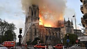 Simbolul parisului și chiar al europei a fost ruinat. Catedrala Notre Dame Din Paris DevastatÄƒ De Incendiu Europa Dw 15 04 2019