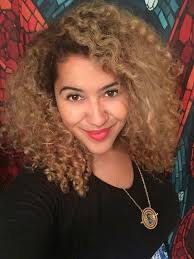 Yes white people have curly hair too.white people have straight and curly hair.i'm white and i have curly dark brown hair. If You Have Dry Dyed Or Curly Hair Here S Why You Should Consider A Cowash