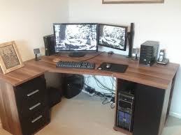 Diy Corner Computer Desk For Those Of You Who Like To Play Games And Want To Find Interesting Tmapilan Ecktisch Eckschreibtisch Diy Schreibtisch Inspiration