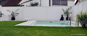 Sichtschutz Im Bauhaus Stil An Einem Schwimmbad Beleuchtung Garten Sichtschutz Bilder