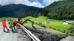 It is a side valley of the walgau and stretches from there north to the mountainous center of the country. Zq5k Yfowi Ynm