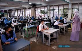 Dalam proses belajar mengajar guru harus berusaha mengajak berpikir siswa. Tinta Minda Bernama Covid 19 Cabaran Buat Guru