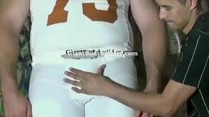 The Giant Tom Haskell bodybuilder football player dominate and fuck short  guy! - XNXX.COM