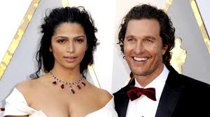 Matthew mcconaughey is an american actor, voice actor, director, producer and writer. Matthew Mcconaughey So Romantisch War Sein Erstes Treffen Mit Ehefrau Camila