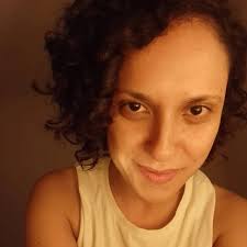 Filha da atriz Flávia Alesssandra, a atriz Giulia Costa, de 25 anos,  criticou o retorno das calças de cintura baixa à moda e classificou a volta  como um “desrespeito”. O desabafo aconteceu