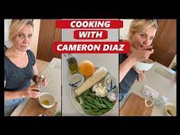 Cameron Diaz Cooking A Summer Snack Delicious Recipe Youtube In 2021 Summer Snacks Pea Snacks Snacks