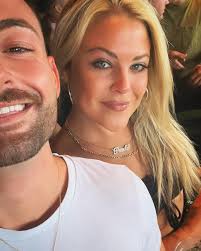 Hey Ant… would you mind if we go to D'jais?“ the gurls “yes but I guess….  We love trash, need a ride?” Ya boy