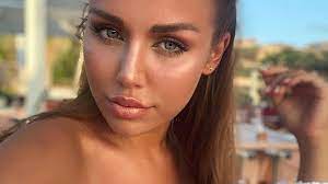With over followers, kim gloss is deemed as one of the popular influencers in germany. Es Ist Nicht Verboten Kim Gloss Rechtfertigt Urlaubstrip Promiflash De