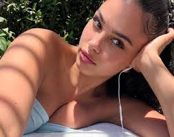 Amy Lem's Instagram, Twitter & Facebook