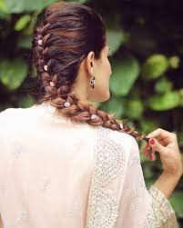 Easy Bollywood Hairstyles Our Pick Of Fab Diy Hairstyles For Indian Girls That You Can Do Under 5 Minutes Witty Vows Indian Bridal Hairstyles Hair Style On Saree Hair Styles