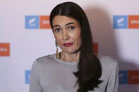 Povestea mea, clotilde armand a dezvăluit că a. Drama Lui Clotilde Armand I Au Murit Doi Copii Un BebeluÈ™ A Decedat In Somn Iar Una Dintre Fiice A Fost CÄƒlcatÄƒ De O MotocicletÄƒ Galerie Foto Galerie Foto Stiri Vedete Si