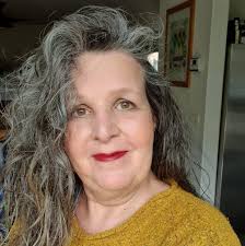 Yesterday we ate mussels with fries and "stokbrood" which means litterally  stickbread. Other then shape uncomparible to the french pain but we make do  ;-). Since we were only three a lot