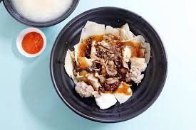 But this hawker noodle stall in hong lim market & food centre serves up a different breed of wanton mee: Mian Zhuang éºµè˜ Promising Dry Handmade Mee Hoon Kueh By Young Hawkerpreneur Hidden At Hong Lim Food Centre Danielfooddiary Com