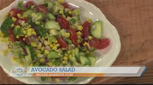 Marcar con un lápiz una cruz o señal visible donde se debe agujerear la pared. 9 Fzs25yetlqem