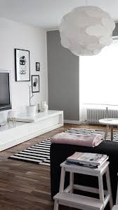 Weiss Graues Wohnzimmer Mit Tollen Postern Wohnen Wohnung Wohnzimmerteppich