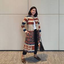 Jual kain tenun model baju ikat songket sragam terbaru murah batik baron kebaya fashion indonesia tanggal bulan tahun 1 2 3 4 5 6 7 8 9 0 11. 11 Inspirasi Style Etnik Ala Artis Indonesia Dengan Kain Tenun