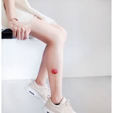 Gentil coquelicot mesdames, gentil coquelicot nouveau pour illustrer la comptine gentil coquelicot le dessin nous montre un bouquet de coquelicots. On Craque Pour Le Tatouage Fleur Et Son Infinite De Declinaisons