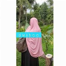 Ia meminta warganet mengedit foto. Foto Wanita Hijab Syari Hadap Belakang Hijabfest