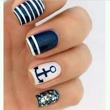 Ya que está tan de moda vestirse con ropa azul y blanca de estilo marinero, también se pueden decorar las uñas del mismo. Marineras 1 Disenos De Unas Unas De Marinero Disenos De Unas