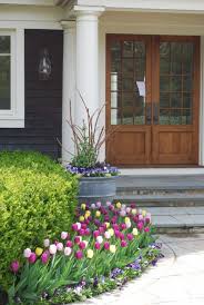 25 Beauty Tulips Arrangement Tips For Your Home Garden Front Yard Landscaping Design Walkway Landscaping Pathway Landscaping