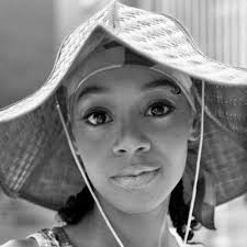 Left Eye stripe, Aaliyah swoop. #BAM