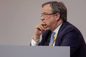 Das sagte ministerpräsident armin laschet (cdu) am mittwoch (16. Erst Hu Jetzt Hott Laschet Schwenkt Auf Harten Corona Kurs Um Und Hebt Schulbesuchspflicht Auf Ab Klasse 8 Distanzunterricht News4teachers