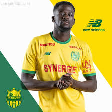 Football kit templates/club specific patterns. Fc Nantes 2018 19 New Balance Home And Away Kits Football Fashion
