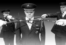 La ética militar es un conjunto de prácticas y discursos que sirven para orientar a las fuerzas armadas y a sus integrantes p