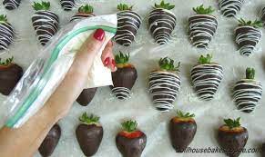 Pin By The Lindsay Ann On Crafty 2 The Core Diy Galore Strawberry Dip Chocolate Covered Strawberries Chocolate Dipped Strawberries