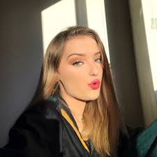 Jenna Cannon's Instagram, Twitter & Facebook