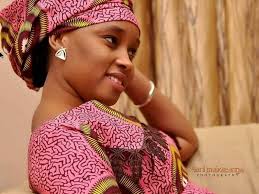 Bilkisu shema tana cikin farin ciki anyi mata kyautar mota. Kannywood Hotuna Da Takaitaccen Labarin Rayuwar Bilkisu Shema Naija News Hausa
