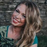 Amanda Viles's Instagram, Twitter & Facebook