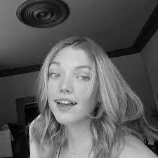 Susan Maclellan's Instagram, Twitter & Facebook