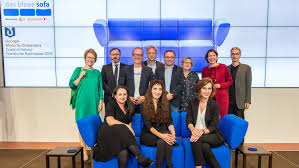 Wer hier sitzt hat es geschafft. Buchmesse Gastland Georgien Prasentiert Sich Auf Dem Blauen Sofa Bertelsmann Se Co Kgaa
