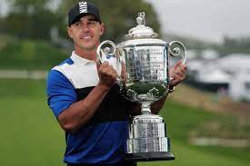 A look at those who can carry away the wanamaker trophy come early sunday evening: Brooks Koepka Holds The Us Pga Championship Trophy Abc News Australian Broadcasting Corporation