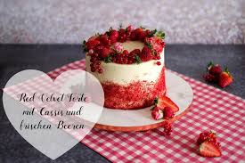 Kennt ihr das, wenn ihr seit ewigkeiten ein bestimmtes fettarmer red velvet kuchen ist auch eine super überraschung zum valentinstag. Red Velvet Torte Mit Cassis Und Frischen Beeren Marion S Kaffeeklatsch