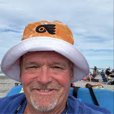 What are the parking options for 2 cars near a hotel