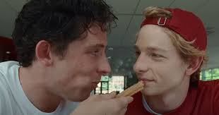 他的電影不用大尺度床戲，吃吉拿棒都可以有滿滿的性張力：想要演員紅，就找盧卡・格達戈尼諾(