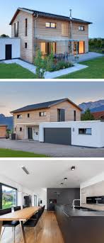 Modernes Einfamilienhaus Mit Garage Satteldach Architektur Holz Fassade Fertighaus Aus Holz Bau Moderne Einfamilienhauser Einfamilienhaus Architektur Haus