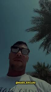 Maes : Rêves de Scène et Vie Continue