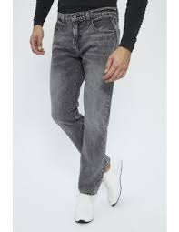 You can also find accessories like shoes, bags, hats, backpacks, belts, scarves and bandanas. Vetements Levi S En Destockage Destock Jeans