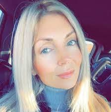 Lindsay Castner's Instagram, Twitter & Facebook