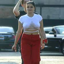 Ariel Winter flashes her ample assets in daring ripped top - after facing  backlash over Emmy's dress - Mirror Online