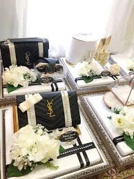 Idea gubahan hantaran simple, cantik & menarik. Dulang Hantaran Gubahan Hantaran Hobbies Toys Stationery Craft Occasions Party Supplies On Carousell