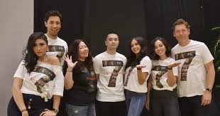 With izzue islam, juliana evans, alif satar, man kadir. Pencuri Movie Tujuh 2018