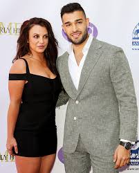 Her fans are calling for her to be freed from her father as a result of the recent social media fame, britney spears' boyfriend sam asghari has come into the spotlight. Britney Spears Does Workout On Easter With Sam Asghari Hollywood Life News Dome