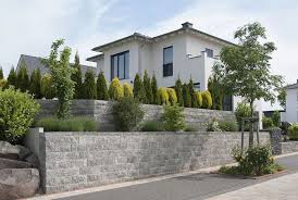 Vertica Mauer Von Rinn Betonsteine Und Naturstei Betonsteine Facade Mauer Naturstei Rinn Und Vert Natursteine Garten Steinmauer Garten Natursteine