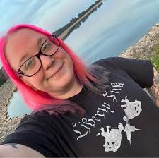 Who can refresh 30-year-old tattoos in central Ohio with flames?